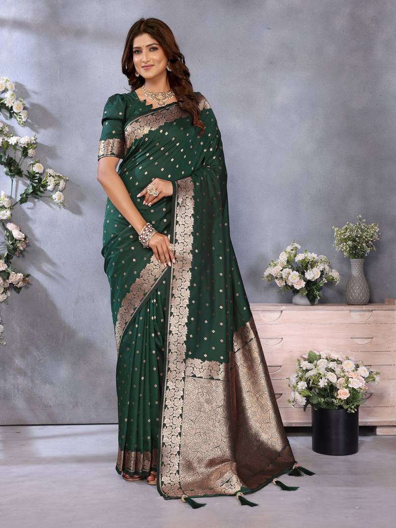 Green Woven Silk Blend Saree With Blouse
