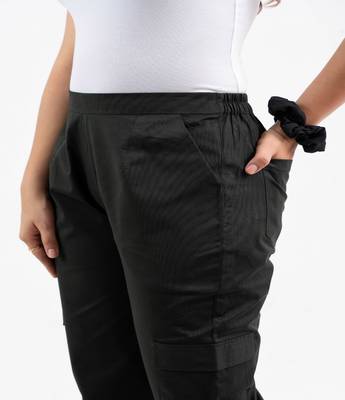 Black cotton  solid cargo pant 4