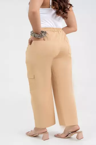 Beige cotton  solid cargo pant