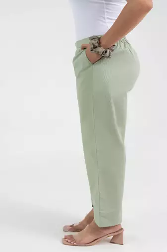 Pista green cotton  solid cargo pant
