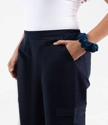 Navy blue cotton  solid cargo pant 4