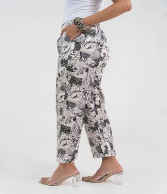 White floral all over printed cotton  pant 3