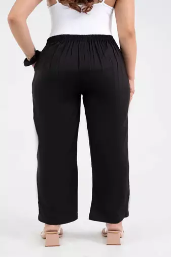 Black solid viscose pant with pleated bottom