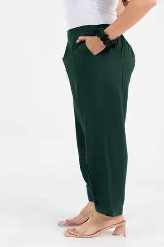 Green solid viscose pant with pleated bottom