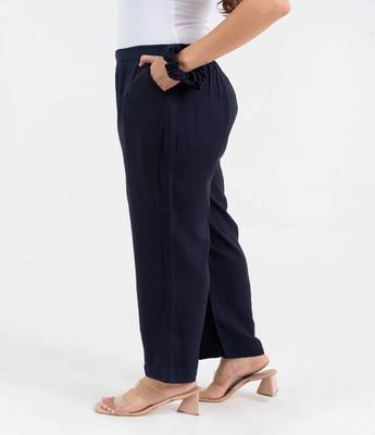 Navy blue solid viscose pant with pleated bottom 2