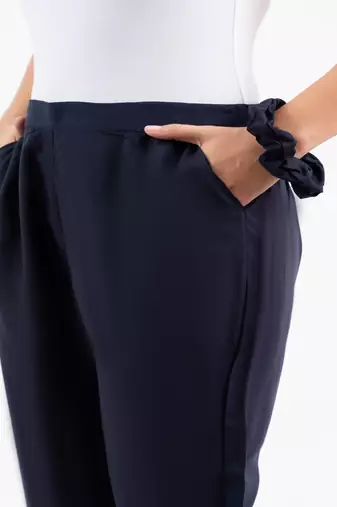 Navy blue solid viscose pant with pleated bottom