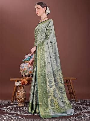Dark green zari woven silk blend saree 2