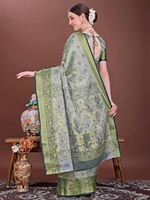 Dark green zari woven silk blend saree 3