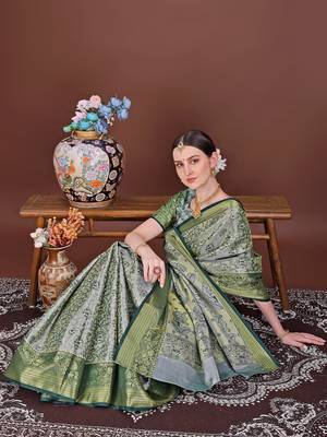 Dark green zari woven silk blend saree 5