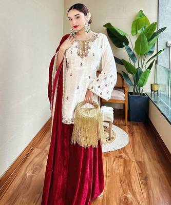 Bailey gold georgette handcrafted hand bag 4