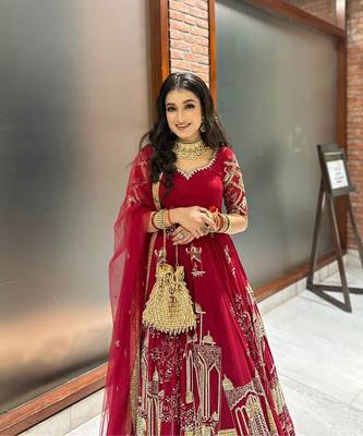 Haya gold embellished crystal potli 4