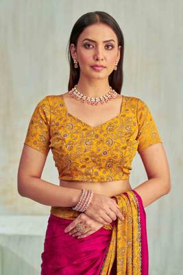 Magenta paisley floral printed crepe saree with printed unstitch blouse 3