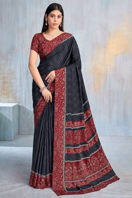 Grey paisley floral printed crepe saree with printed unstitch blouse 1