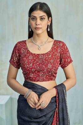Grey paisley floral printed crepe saree with printed unstitch blouse 3