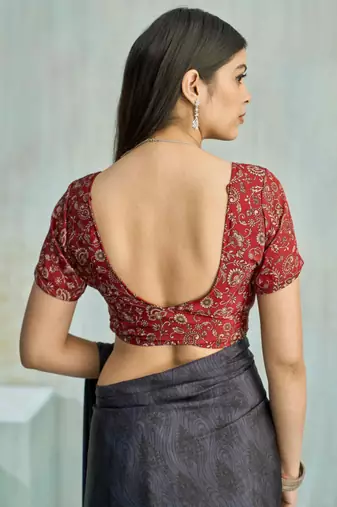 Grey paisley floral printed crepe saree with printed unstitch blouse