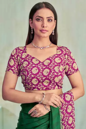 Green paisley floral printed crepe saree with printed unstitch blouse