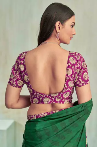 Green paisley floral printed crepe saree with printed unstitch blouse