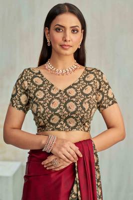 Maroon paisley floral printed crepe saree with printed unstitch blouse 3