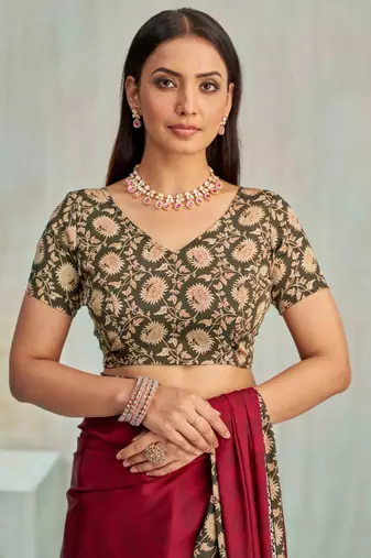 Maroon paisley floral printed crepe saree with printed unstitch blouse