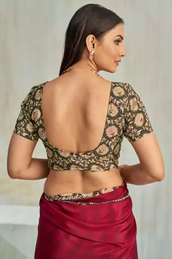 Maroon paisley floral printed crepe saree with printed unstitch blouse