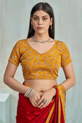 Red paisley floral printed crepe saree with printed unstitch blouse