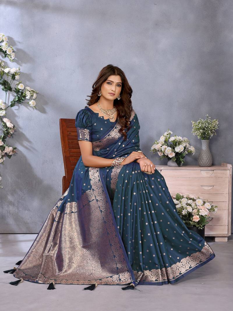 Morpich  Woven Silk Blend Saree With Blouse