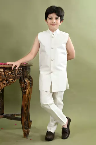 Boys sequined embroidered sherwani with pant & necklace set - white
