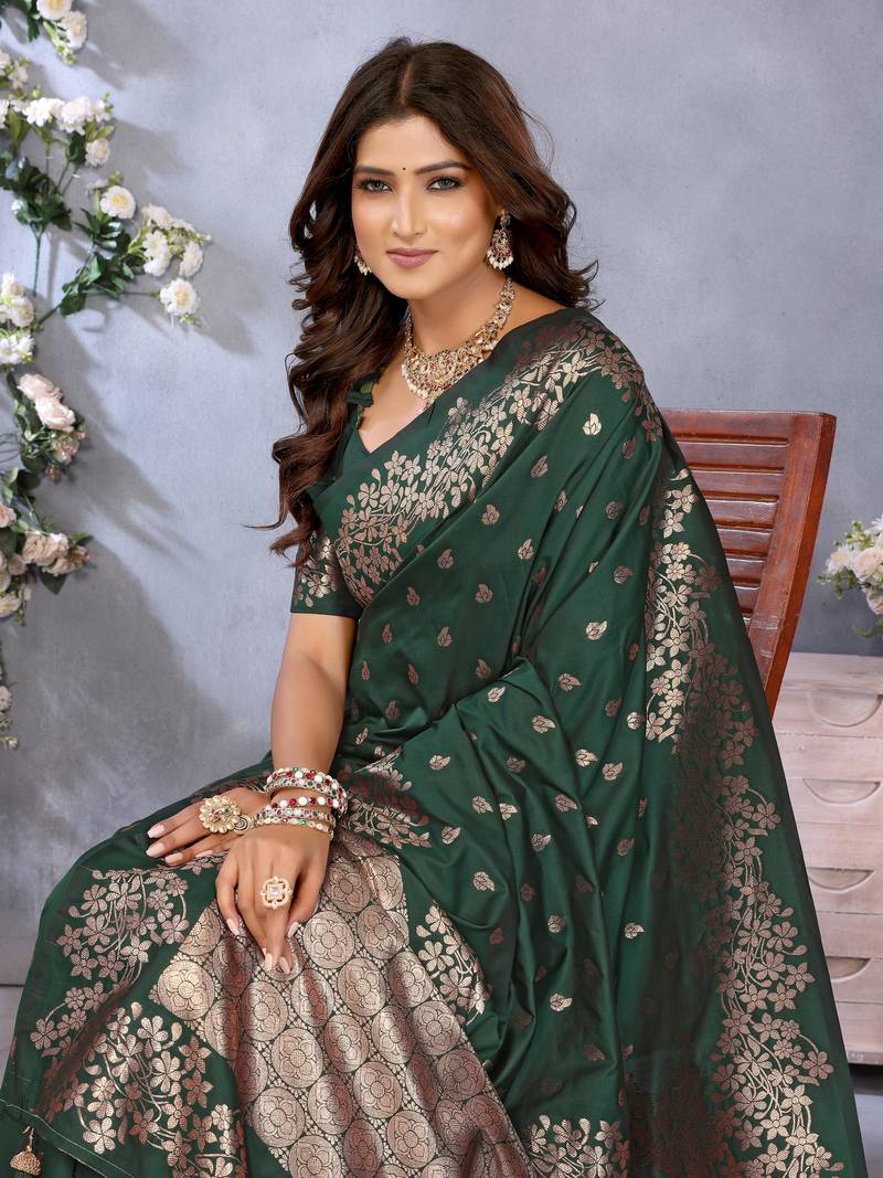 Green Woven Silk Blend Saree With Blouse