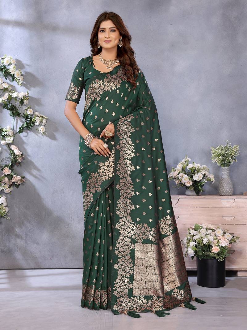 Green Woven Silk Blend Saree With Blouse