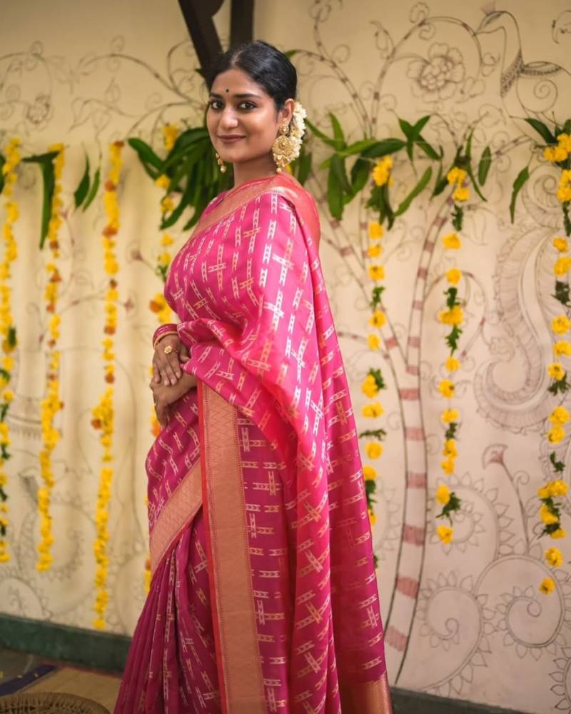 Pink silk blend saree with blouse