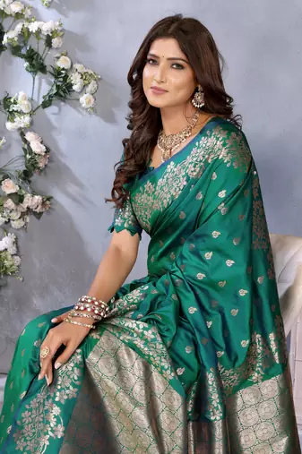 Rama Green Woven Silk Blend Saree With Blouse