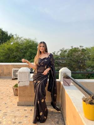 Black Georgette sequin saree With Blouse Set 4
