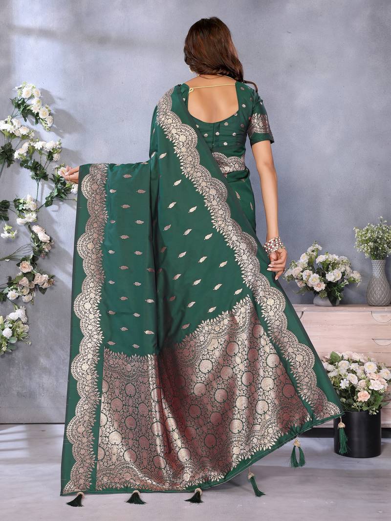 Green Woven Silk Blend Saree With Blouse