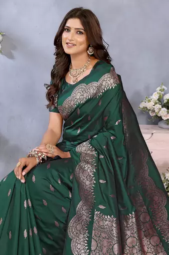 Green Woven Silk Blend Saree With Blouse
