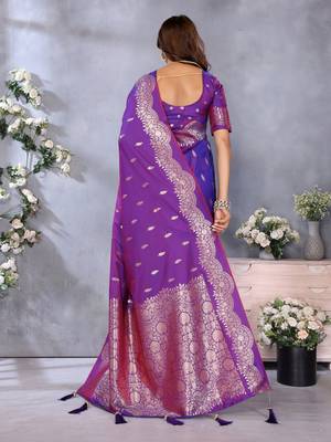 Purple Woven Silk Blend Saree With Blouse 2