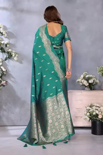 Rama Green Woven Silk Blend Saree With Blouse