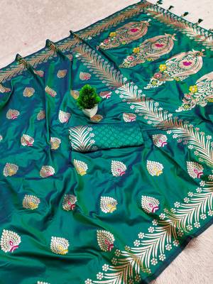 Emerald Green Banarasi silk blend Rich Pallu Saree 1