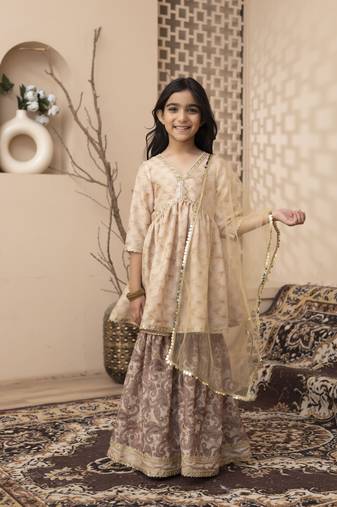 Cutiediva girls embroidered kurta skirt with dupatta