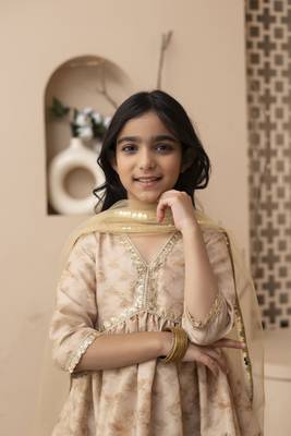 Cutiediva girls embroidered kurta skirt with dupatta 3