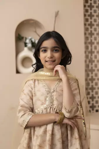 Cutiediva girls embroidered kurta skirt with dupatta