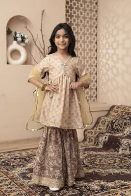Cutiediva girls embroidered kurta skirt with dupatta 4