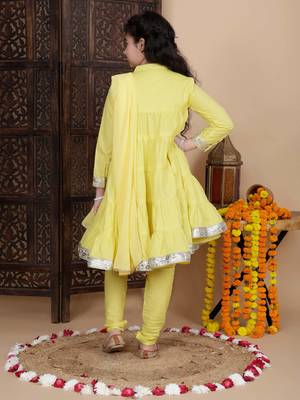 Baby girls festive kurta and churidar set 3