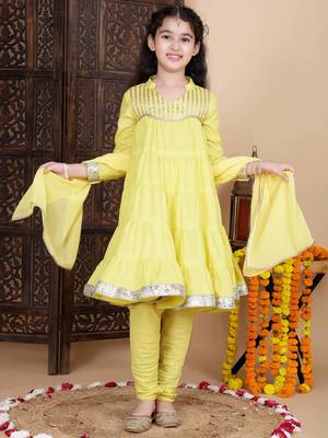 Baby girls festive kurta and churidar set 5