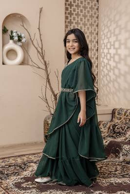 Green dyed printed saree with blouse for girls 5