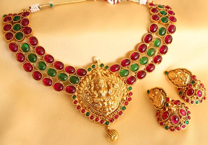 Mesmerising  Antique Kemp Green  Royal Lakshmi Pendant Bridal Necklace Set