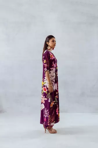 Wine crepe printed meadow set