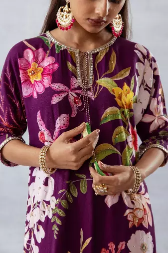 Wine crepe printed meadow set