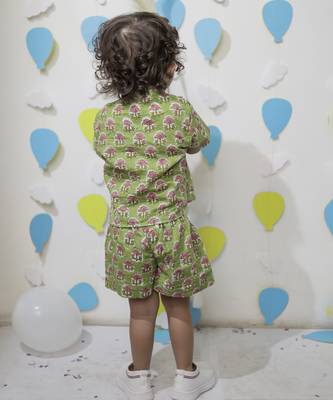 Green cotton floral printed shirt and pant for boys 4