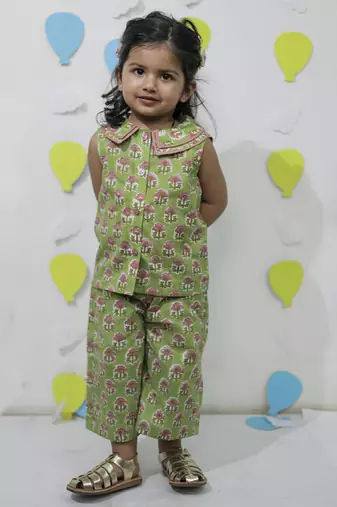 Green cotton floral printed shirt and pant for girls