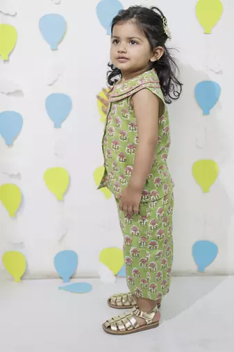 Green cotton floral printed shirt and pant for girls